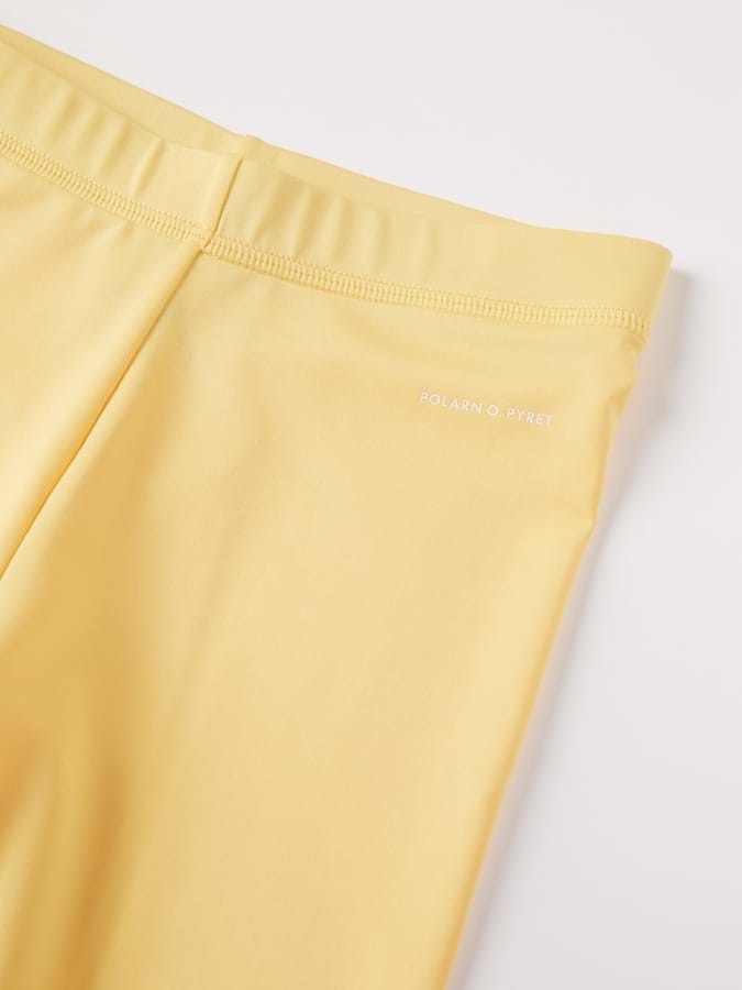 UV-shorts enfärgade
