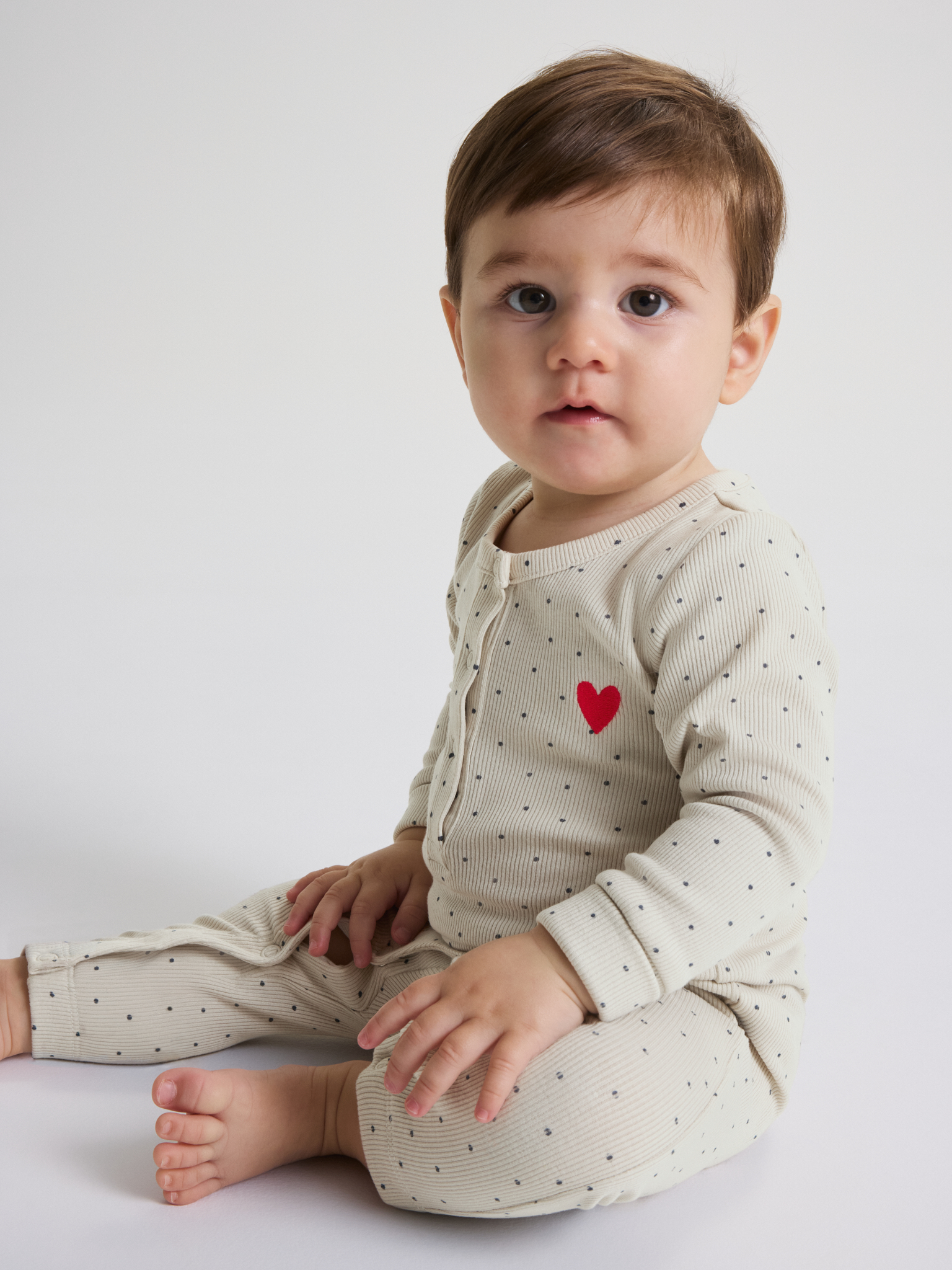Ribbad trikåoverall prickig | barnklader - klader - sparkdrakt-overall | BabyMode
