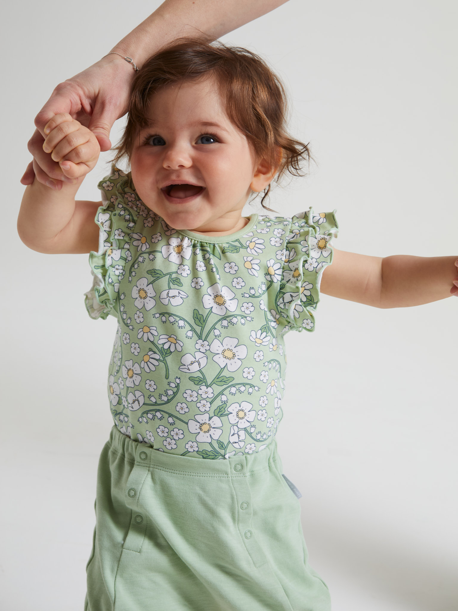 Kortärmad body med volang vitblommig | barnklader - klader - bodys | BabyMode