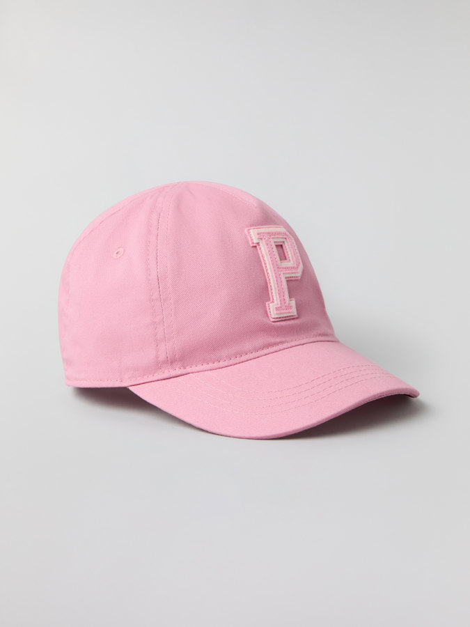 Keps med P-applikation Keps med P-applikation