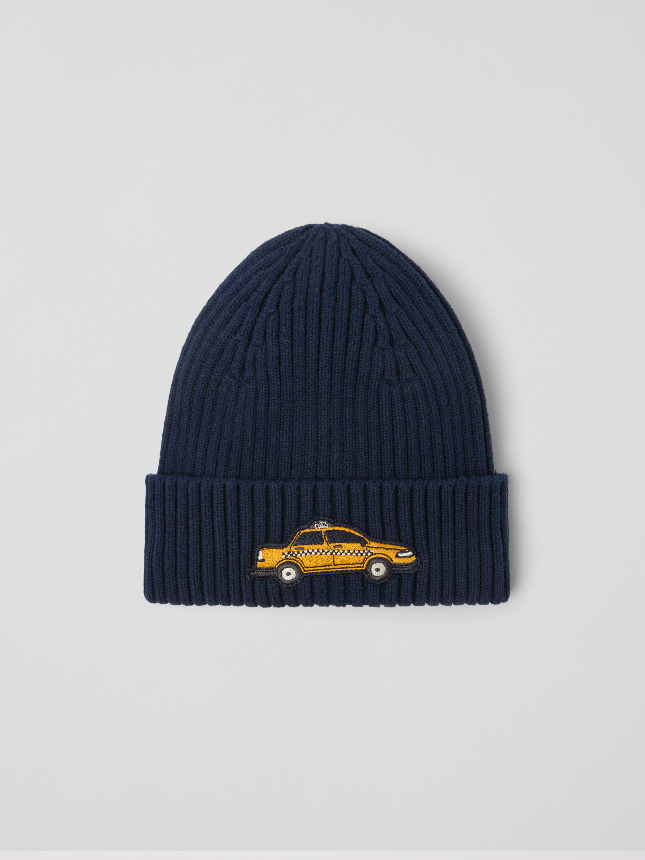 Ribbstickad mössa P-applikation | barnklader - accessoarer - mossor | BabyMode