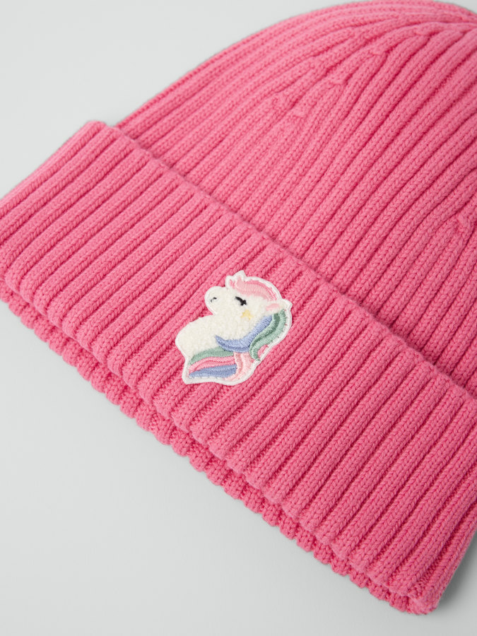 Ribbstickad mössa med applikation Ribbstickad mössa med applikation