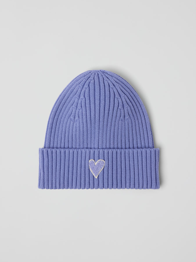 Ribbstickad mössa med applikation Ribbstickad mössa med applikation