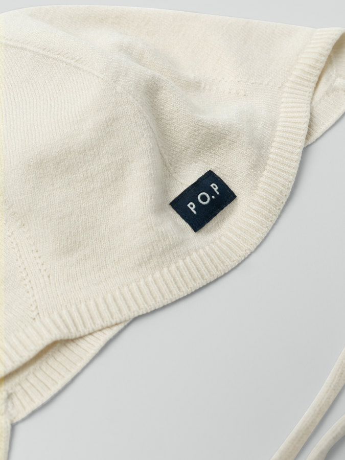 Stickad hjälmmössa Stickad hjälmmössa