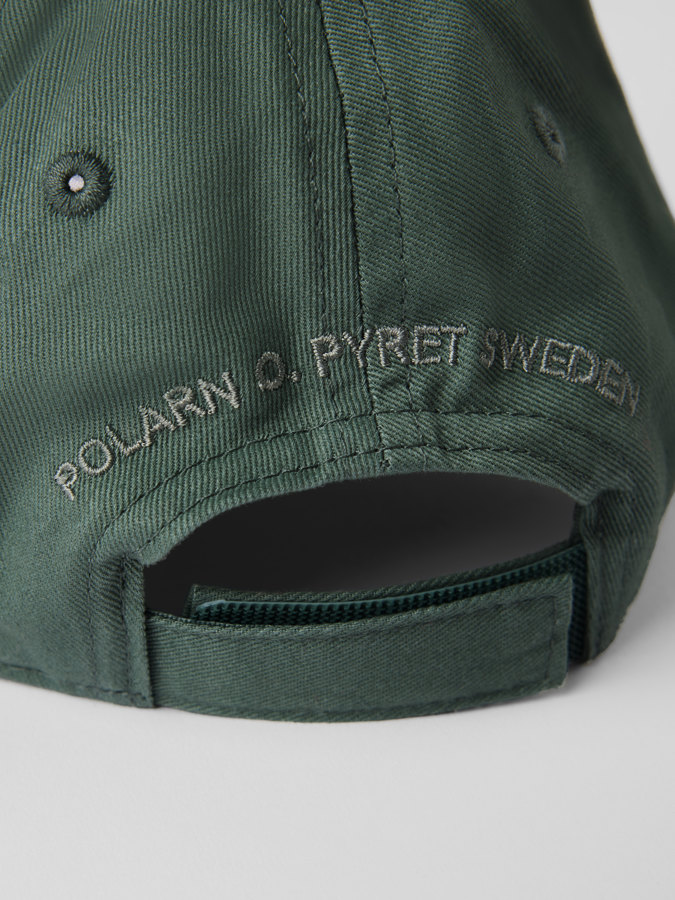 Keps med P-applikation Keps med P-applikation