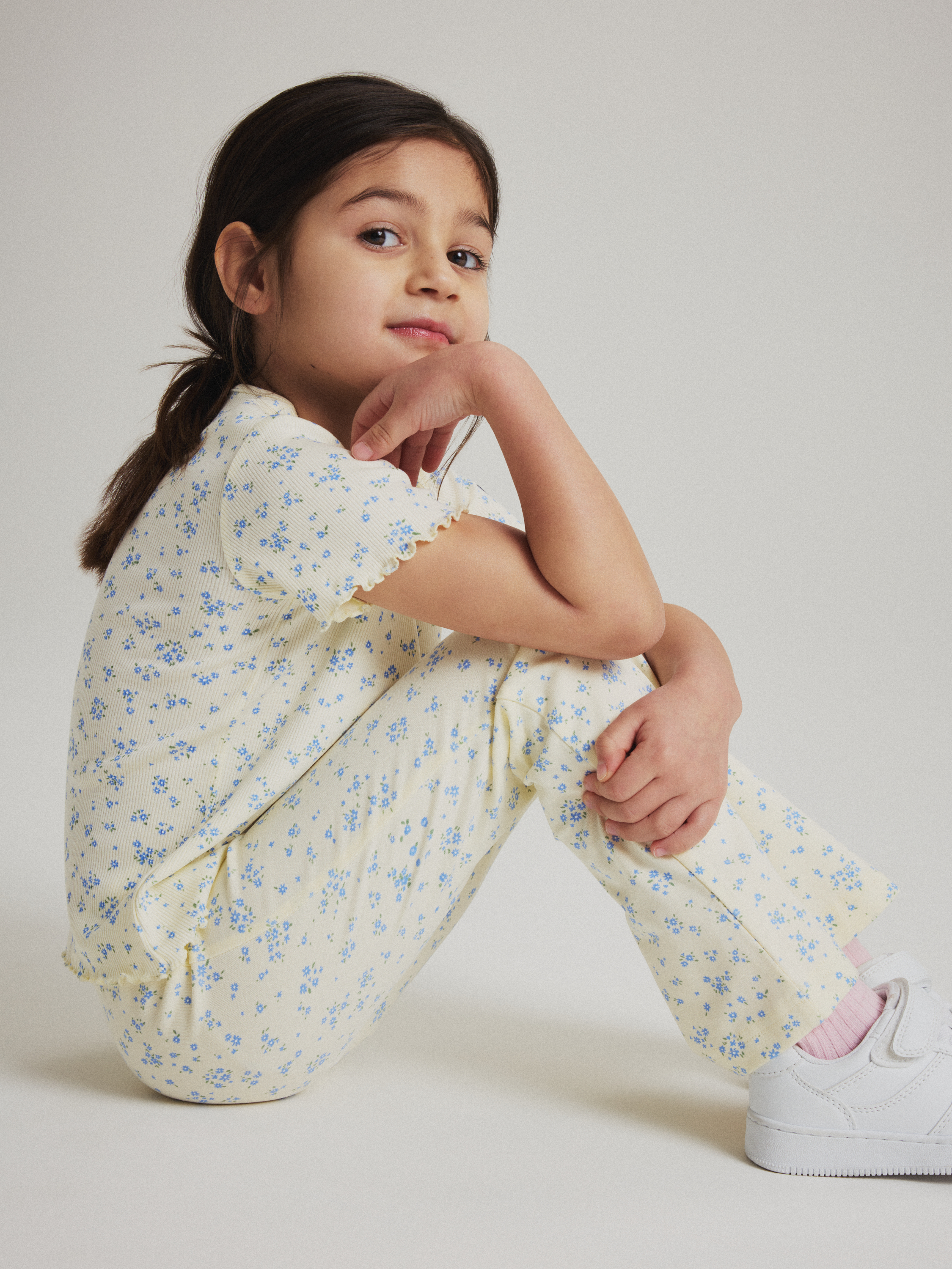 Ribbad t-shirt blommig | barnklader - klader - overdelar - t-shirts-linnen | BabyMode