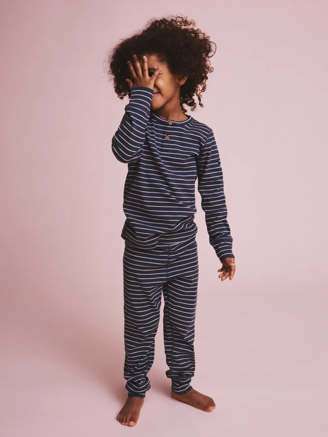 PYJAMAS RANDIG Tunn och sval trikå av Tencel™ lyocell