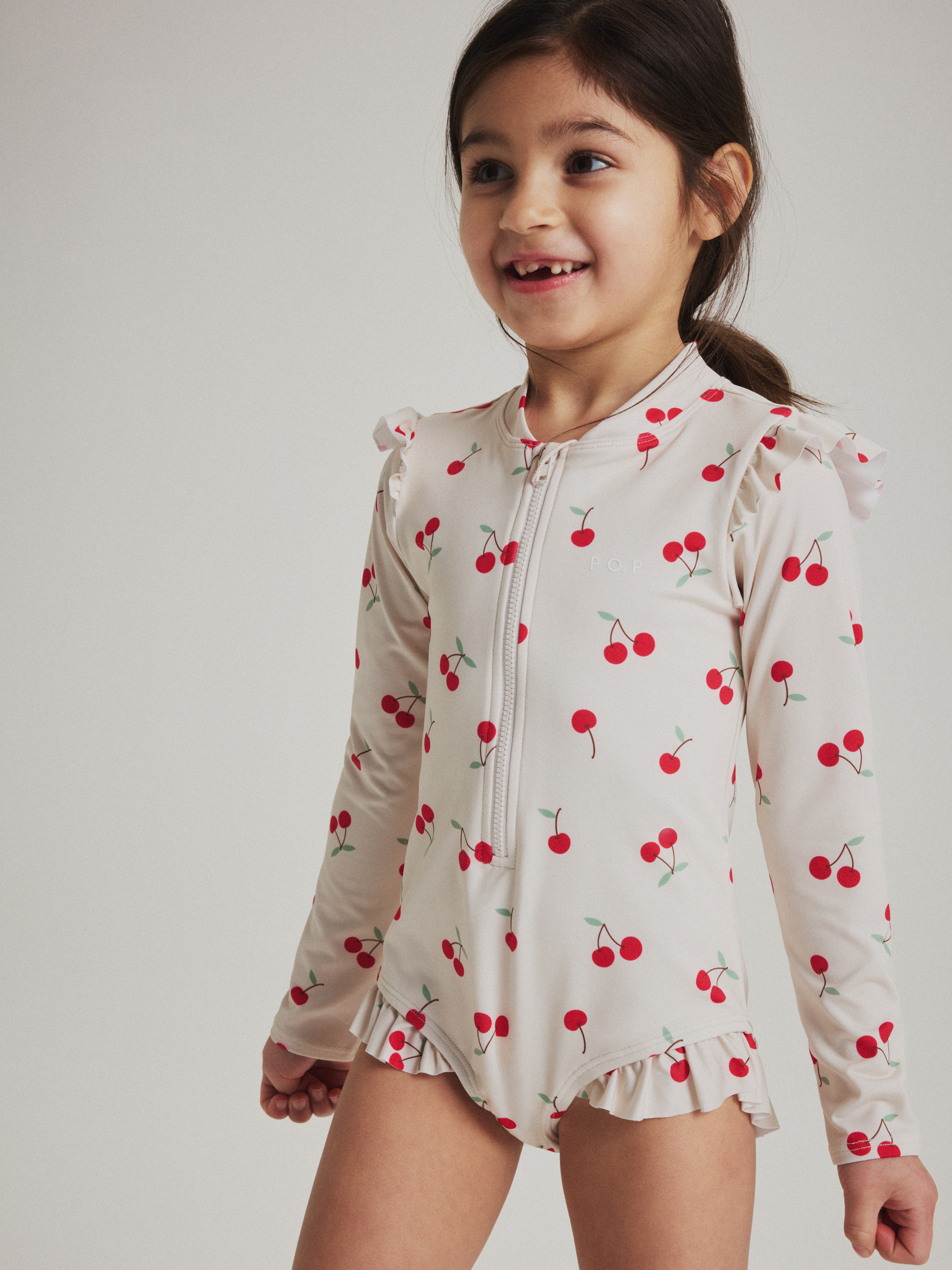 Långärmad baddräkt körsbär | barnklader - badklader-uv-klader - baddrakter | BabyMode