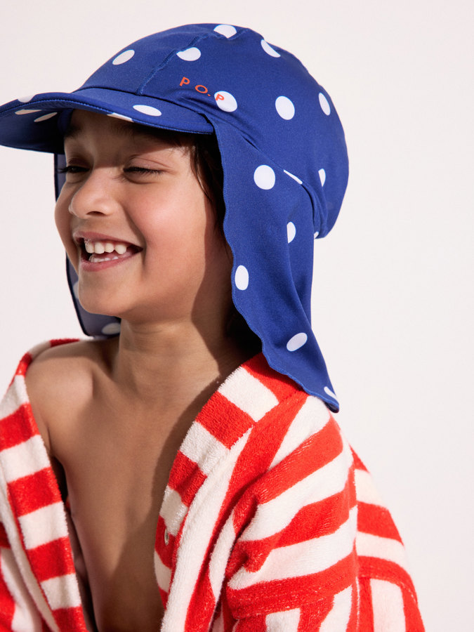 UV-keps med nackskydd prickig