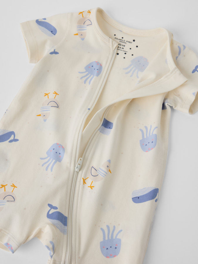 Kortärmad pyjamasoverall fiskar Kortärmad pyjamasoverall fiskar