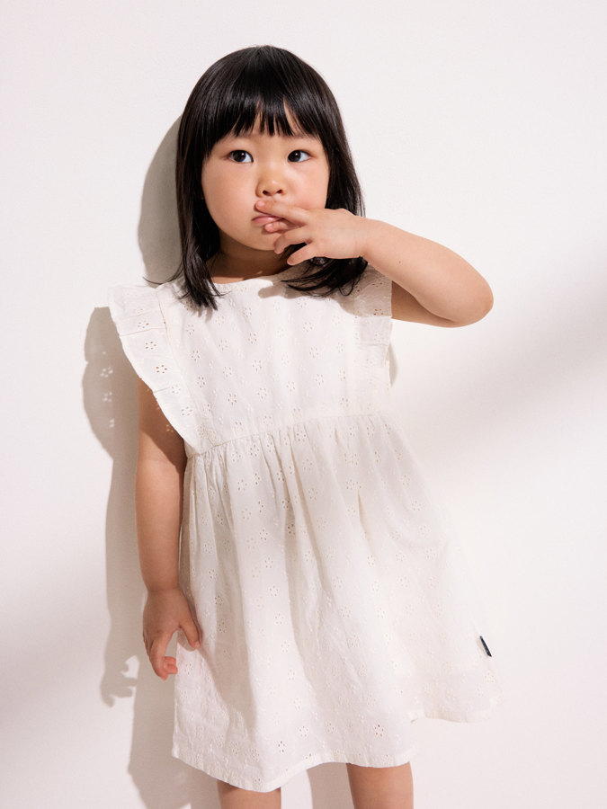 Klänning med volanger