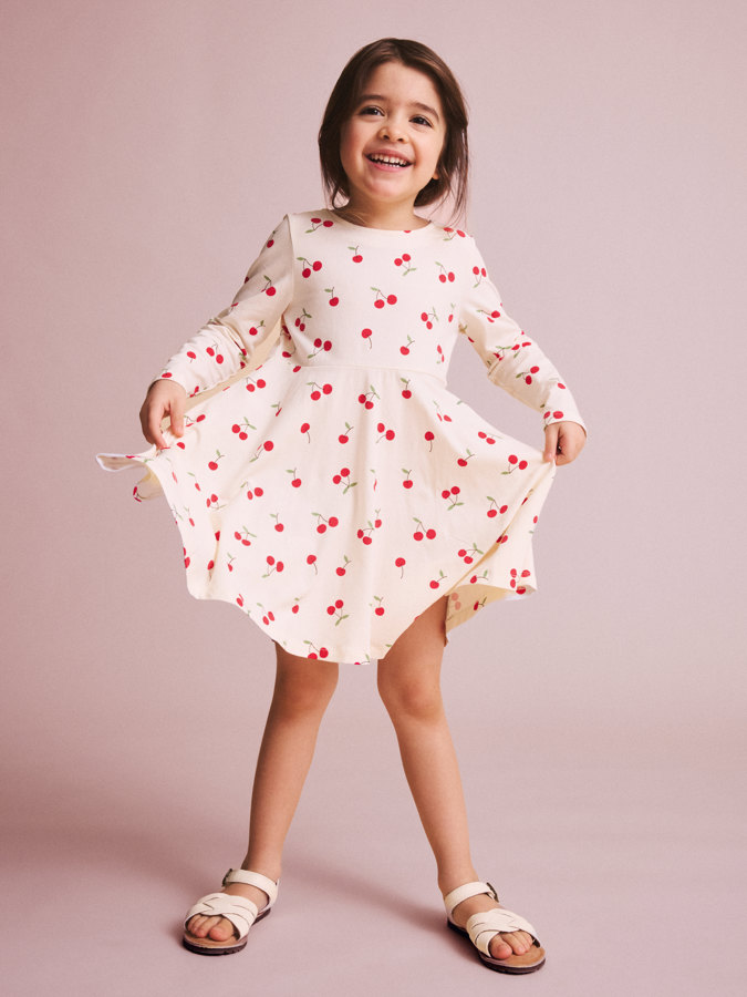 Långärmad snurrklänning körsbär Långärmad snurrklänning körsbär