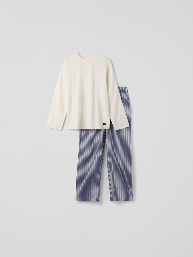 Pyjamas enfärgad vuxen