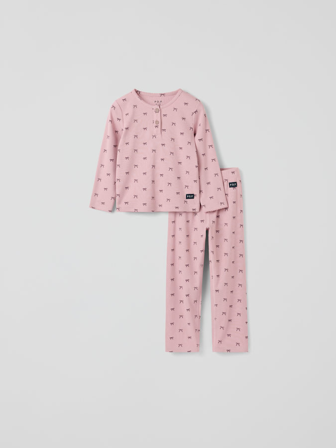 Ribbat pyjamasset rosetter Ribbat pyjamasset rosetter