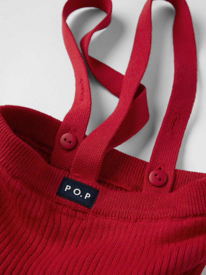 Stickad hängselbyxa Stickad hängselbyxa